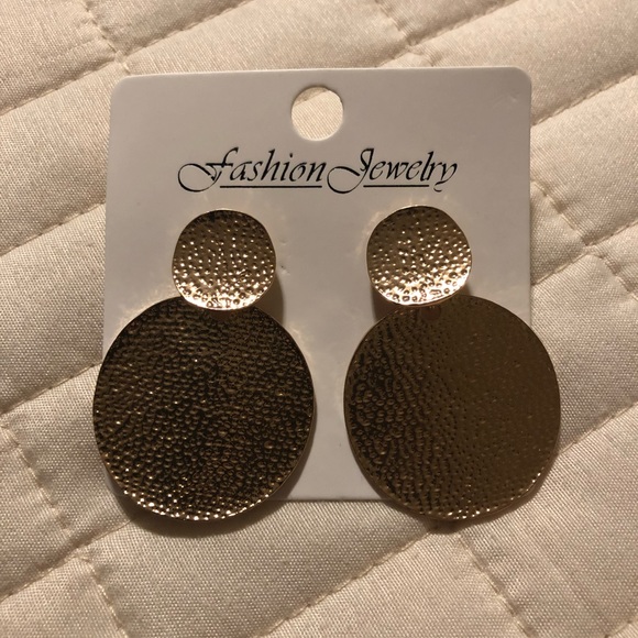 Gold Earrings - Picture 1 of 2